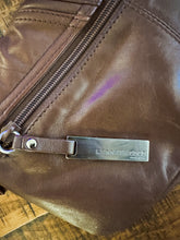 Load image into Gallery viewer, Small Kenneth Cole Leather purse
