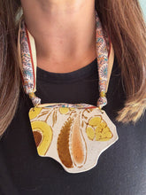 Load image into Gallery viewer, NECKLACE 21
