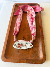 Load image into Gallery viewer, NECKLACE 31
