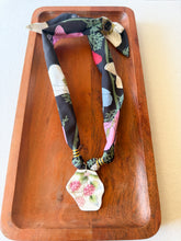 Load image into Gallery viewer, NECKLACE 33
