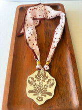 Load image into Gallery viewer, NECKLACE 43
