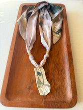 Load image into Gallery viewer, NECKLACE 49
