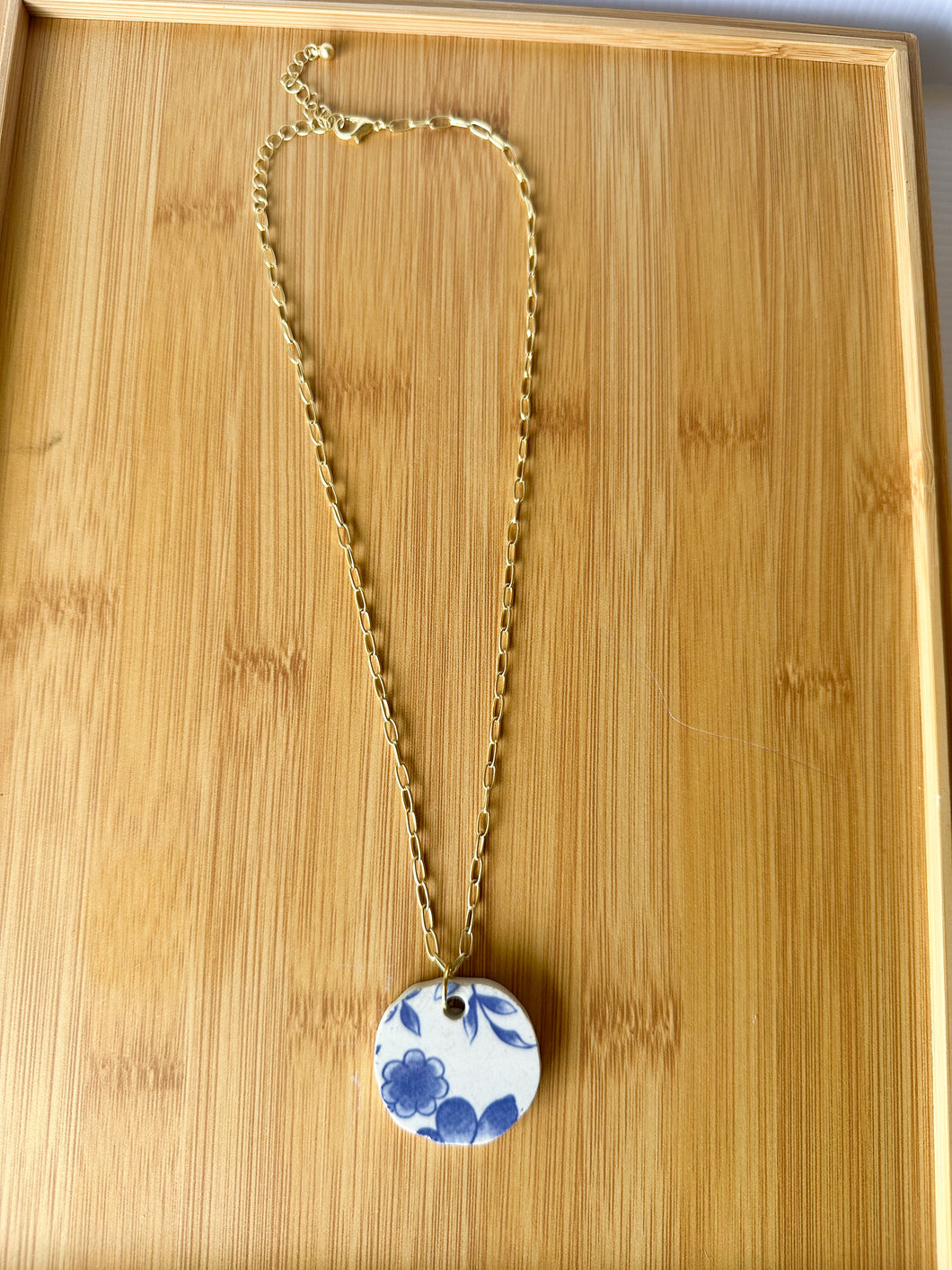 Blue and White Circle Plate Piece with Small Link Necklace