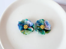 Load image into Gallery viewer, MONET Full Flower Studs
