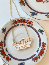 Load image into Gallery viewer, Gold Rose Pattern Necklace 2
